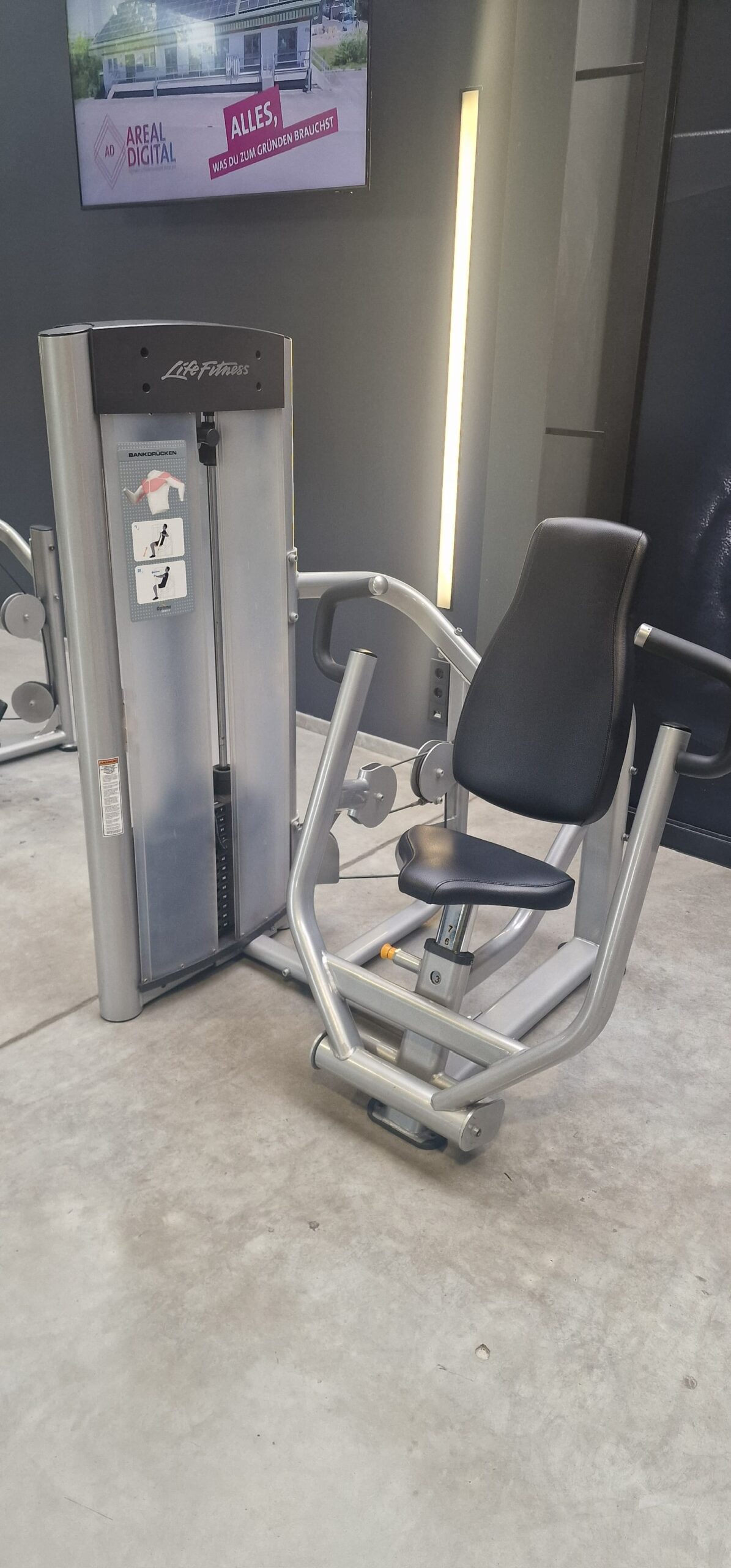 , AKA Power / AHS Fitness - An &amp; Verkauf von gebrauchte Fitnessgeräte. Technogym