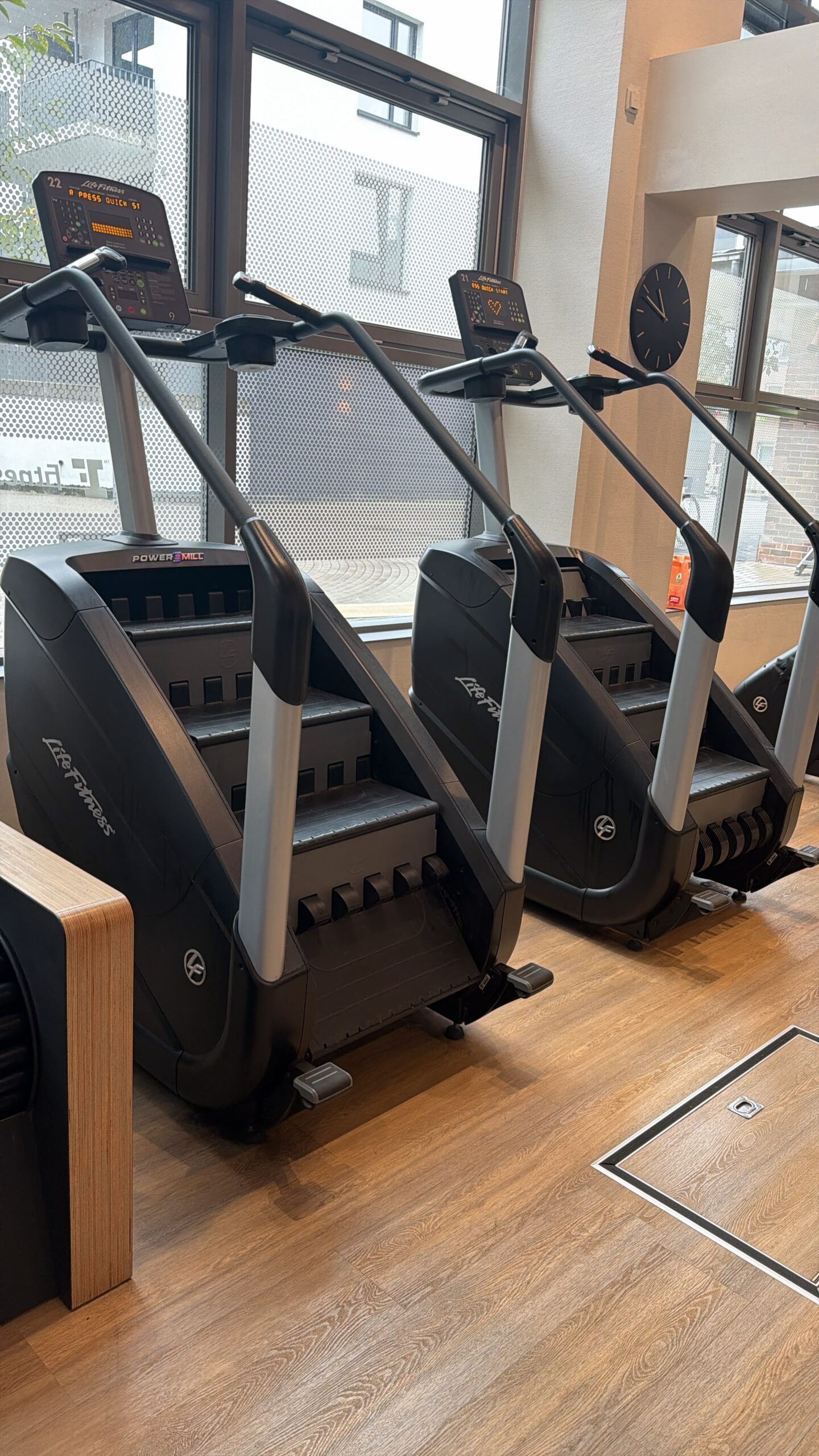 , AKA Power / AHS Fitness - An & Verkauf von gebrauchte Fitnessgeräte. AKA Power Gebrauchte Fitnessgeräte