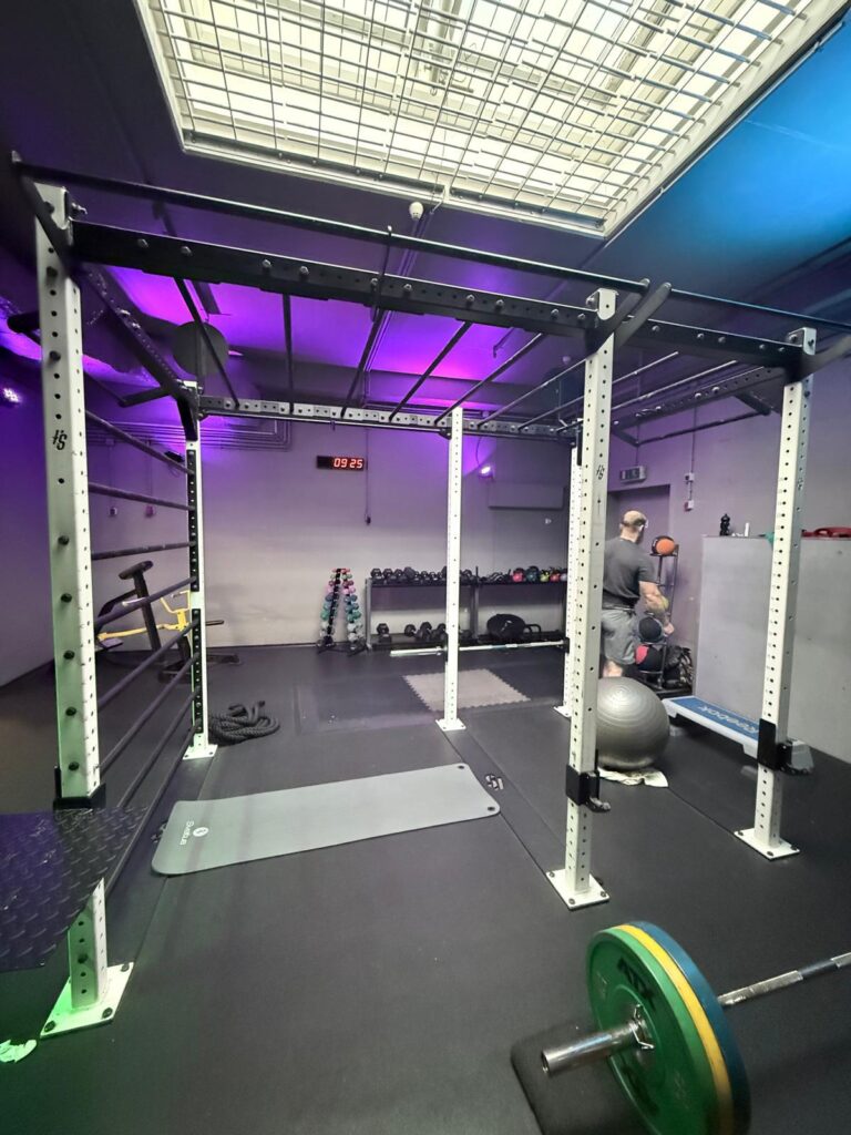 gerätepark, AKA Power / AHS Fitness - An & Verkauf von gebrauchte Fitnessgeräte. Großer, kompletter Mixed Gerätepark ♻️