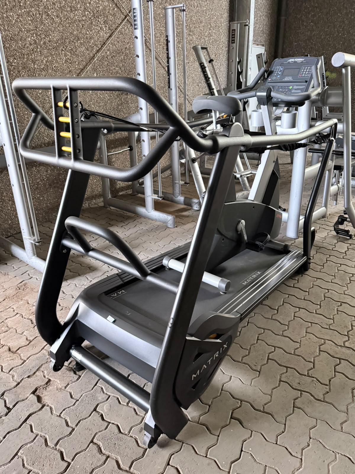 , AKA Power / AHS Fitness - An & Verkauf von gebrauchte Fitnessgeräte. AKA Power Gebrauchte Fitnessgeräte