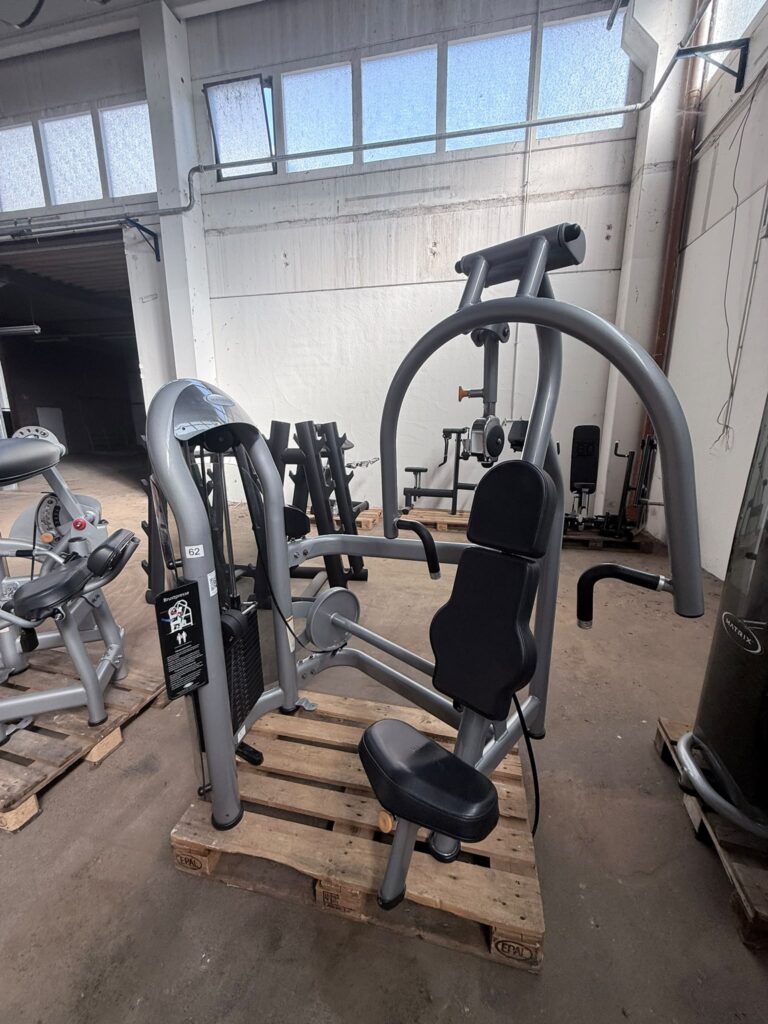 مجموعة الأجهزة، AKA Power / AHS Fitness - شراء وبيع أجهزة اللياقة البدنية المستعملة. مجموعة كاملة من أجهزة الصالات الرياضية من Matrix وعلامات تجارية أخرى